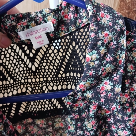 Xhilaration Floral Sleeveless Tie Front  Button Down Top Size Med… - Picture 4 of 5